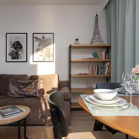 Praga Apartment With Parking By Noclegi Renters Warschau Exterior foto