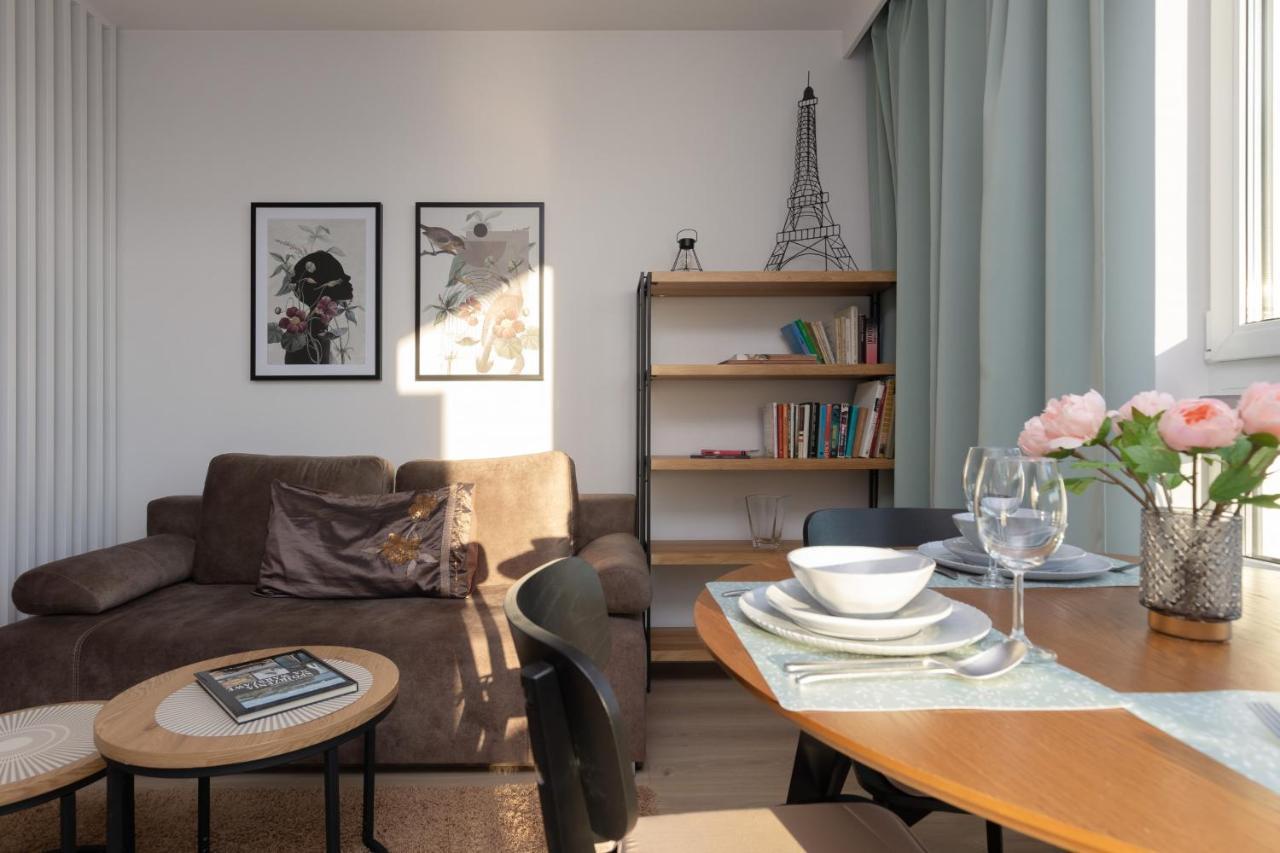 Apartment Praga With Parking By Renters *